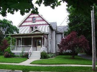 140 Greenly St, Woodstock, IL 60098