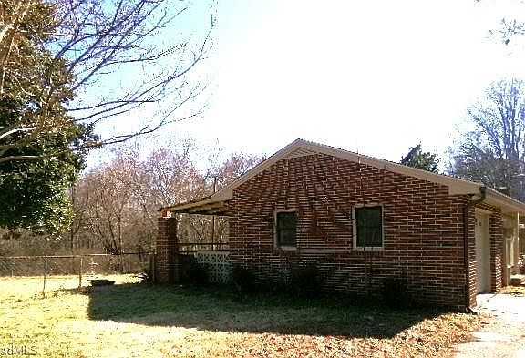 2nd image of 912 Friendly Rd