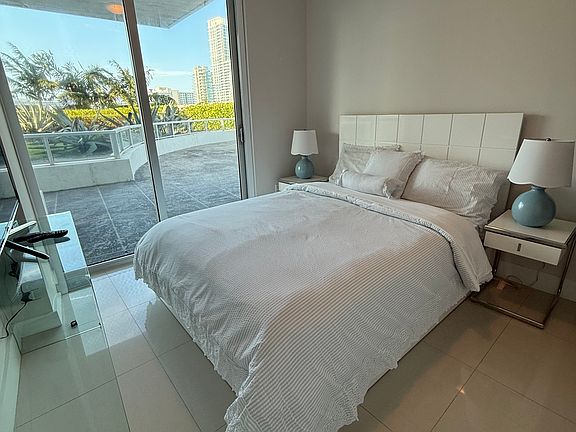 Bedroom with a queen size bed
