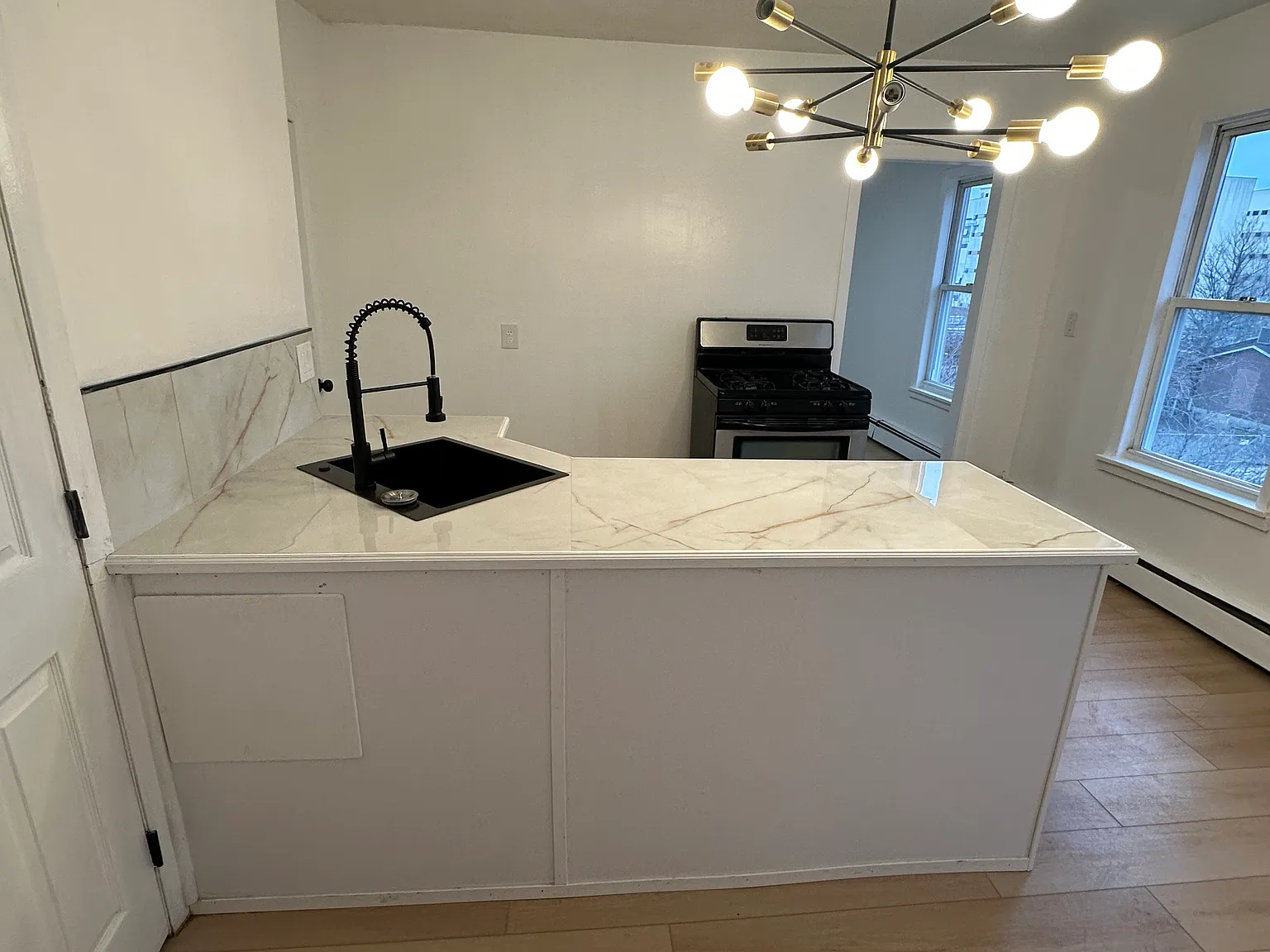 2 bed, 950 sqft, $1,549 — Photo 4