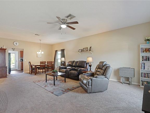 5th image of 703 Brenton Leaf Dr