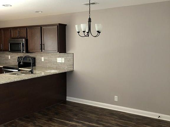 5th image of 360 Sam Houston Cir