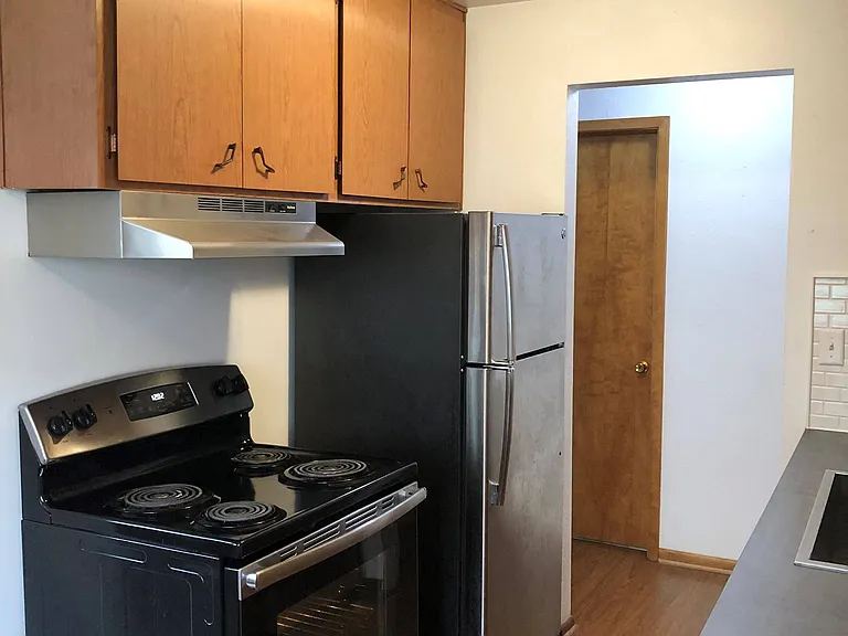Carroll Court Apartments — Photo 25