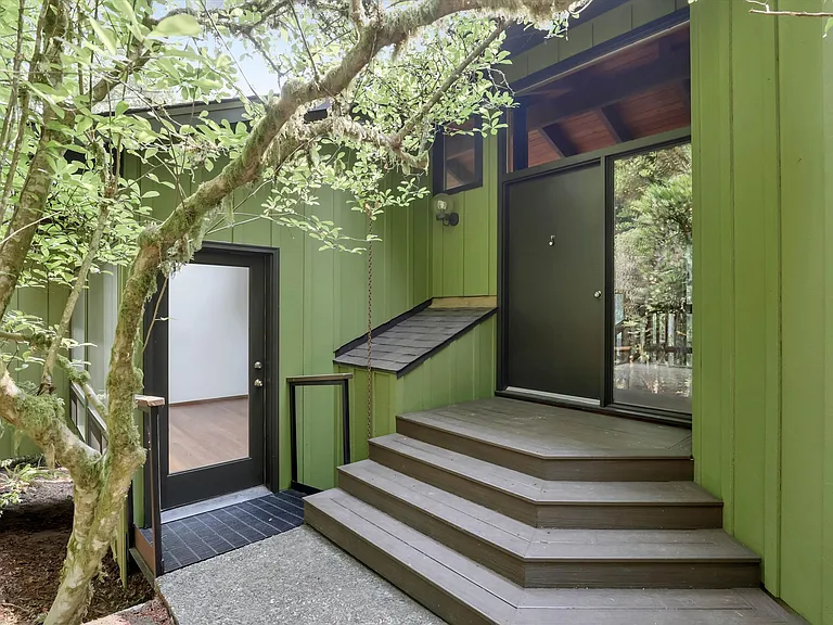 3820 SW Scholls Ferry Rd — Photo 3
