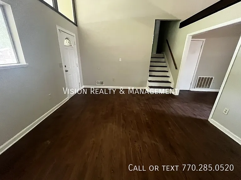150 Castlegate Cir — Photo 9