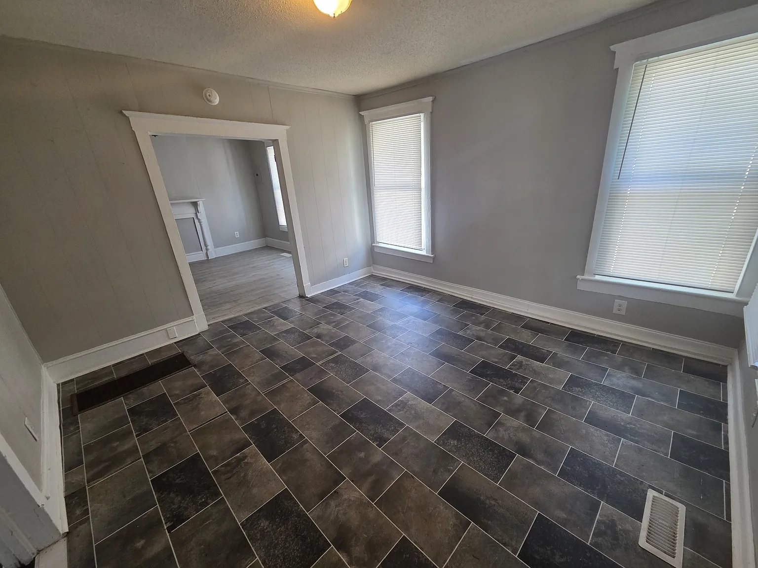 3 bed, 1075 sqft, $1,675 — Photo 3