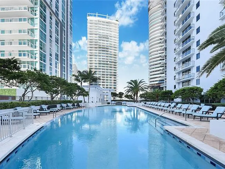 1060 Brickell Ave #1715 — Photo 10