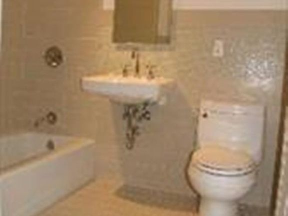 4th image of 315 20th St APT 3A