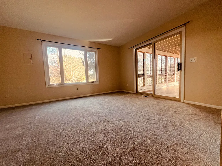 33955 Middleton Cir — Photo 7