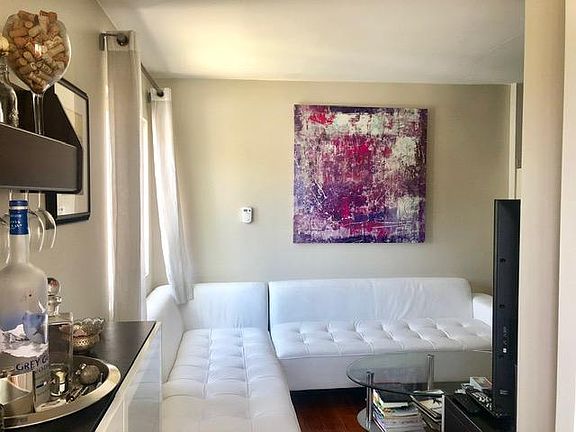 2nd image of 209 4th St APT B