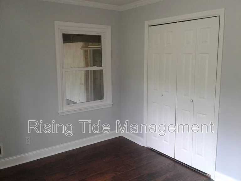 948 Hickory Dr — Photo 12