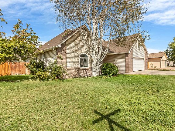 5th image of 225 Vista Hills Dr