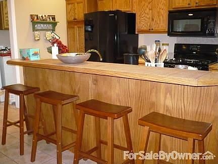 Bar area : Bar stools included, great seating for extra guests