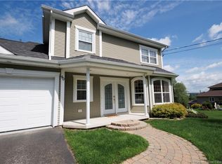 90 Nowlan St, Grand Falls, NB E3Z1B2