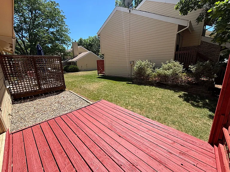 1047 Mirrormere Cir — Photo 23