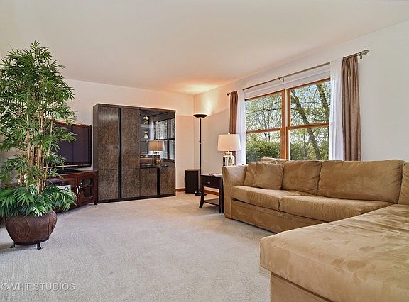 4th image of 311 Balmoral Dr
