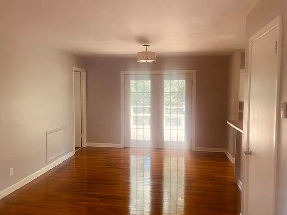 3rd image of 118 Baker Dr