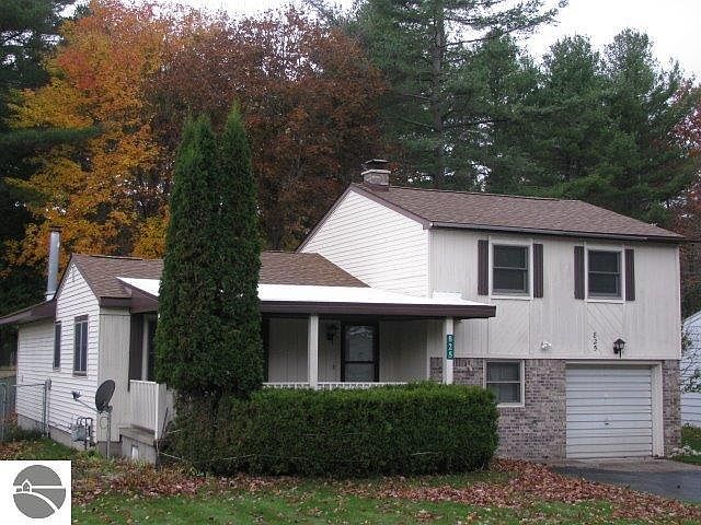 1st image of 825 Newman St