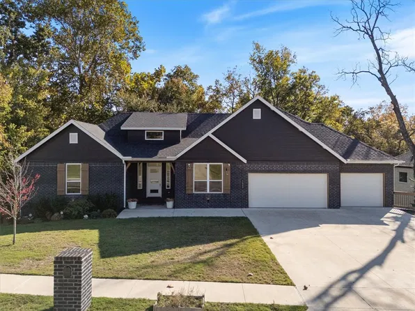 1423 Lee St, Pea Ridge, AR 72751