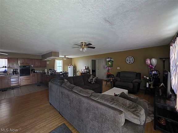 4th image of 910 26th St