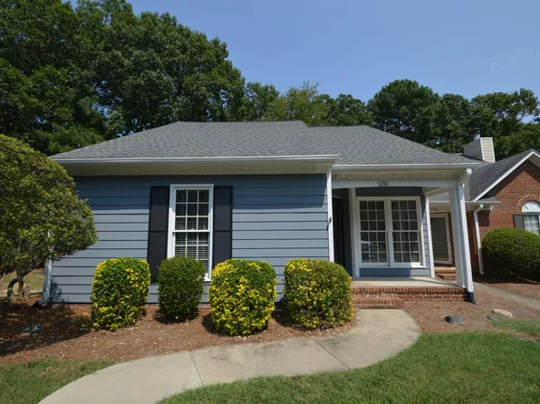 1216 Deptford Ct, Raleigh, NC 27609