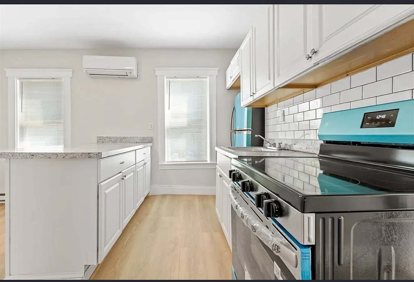 2 bed, 1008 sqft, $2,169 — Photo 3
