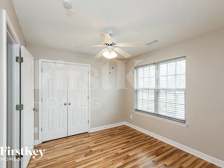 1620 Winthrop Ln — Photo 9