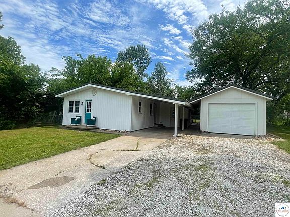 3rd image of 106 Crescent Dr