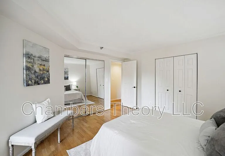 2400 Clarendon Blvd #201 — Photo 11