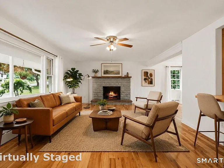 34 Davenport Dr — Photo 3