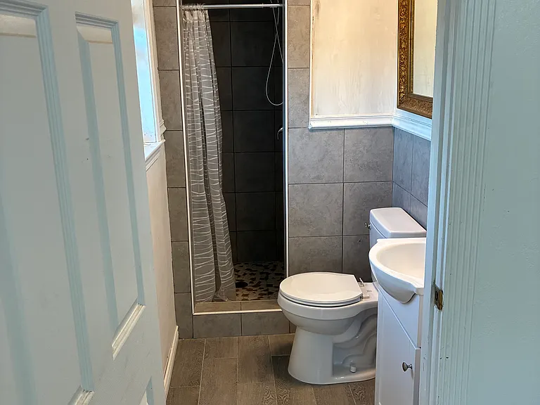 8015 Channelview Dr — Photo 12