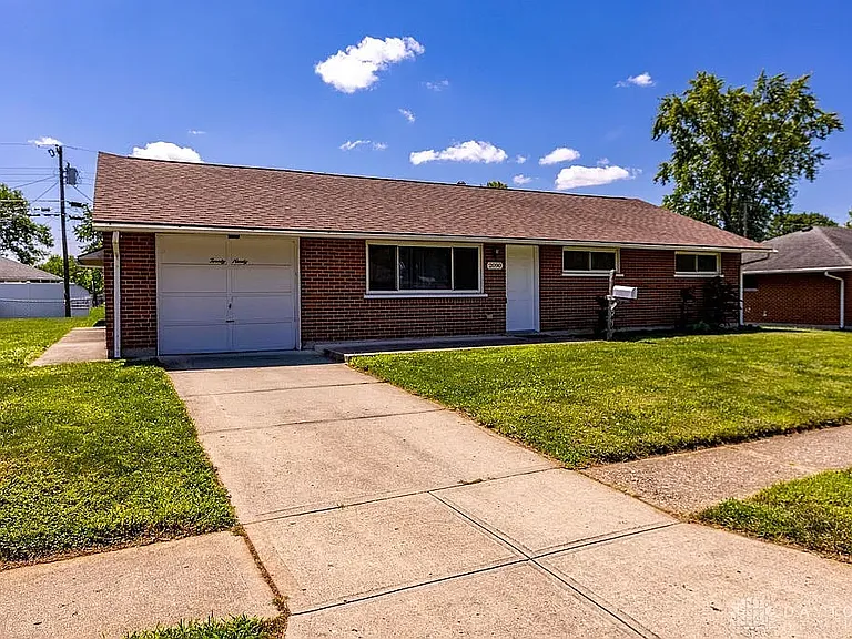 2090 Mattis Dr — Photo 2