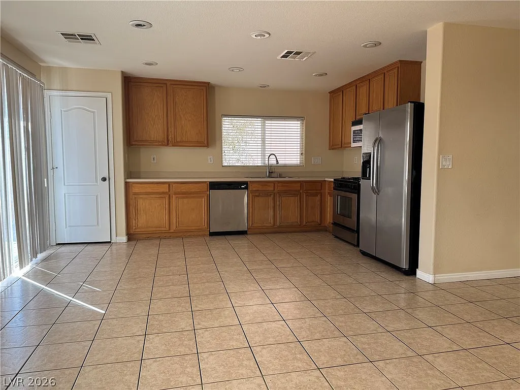 3 bed, 2.5 bath, 2034 sqft, $1,949 — Photo 4