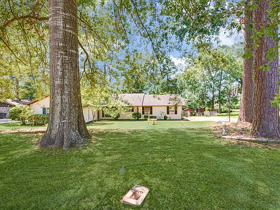 3rd image of 813 Richardson Dr