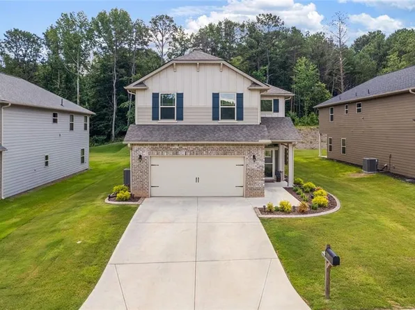 312 Magnolia Villas Dr, Cornelia, GA 30531
