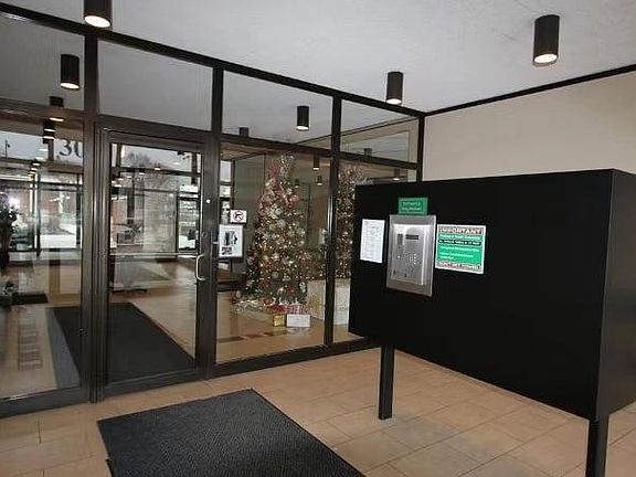 4th image of 3041 S Michigan Ave #3040