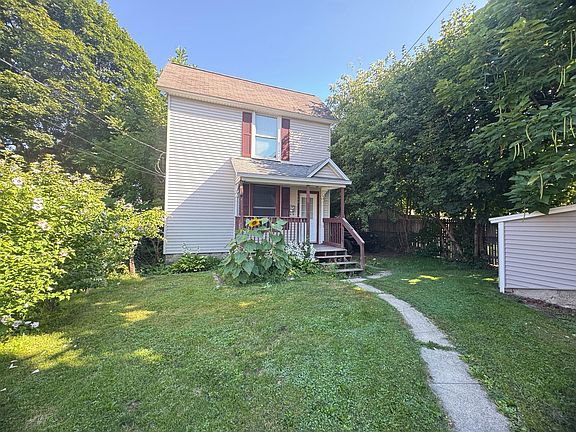 2nd image of 1049 Park St SW