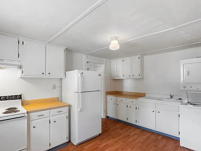 702 Richard St #A — Photo 9