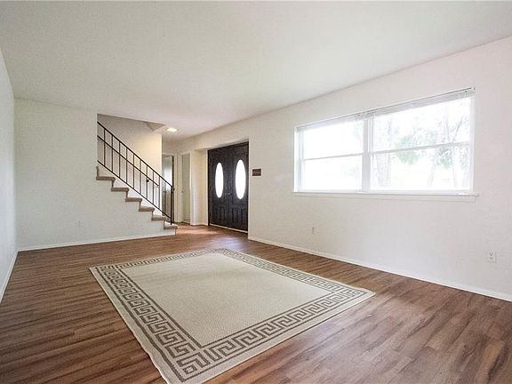 4th image of 712 Cambridge Dr
