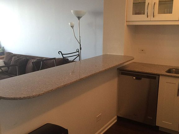 4th image of 1636 N Wells St APT 1412