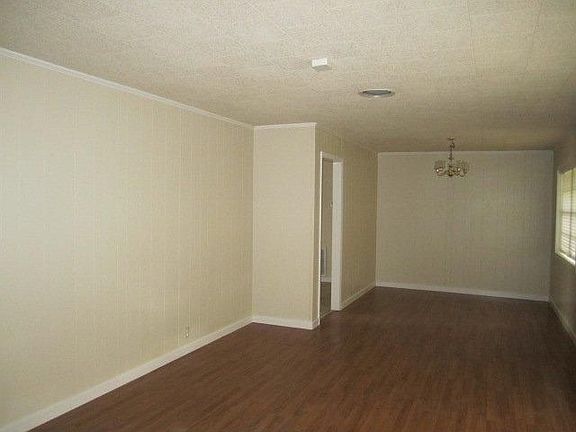3rd image of 1806 Rein Ave