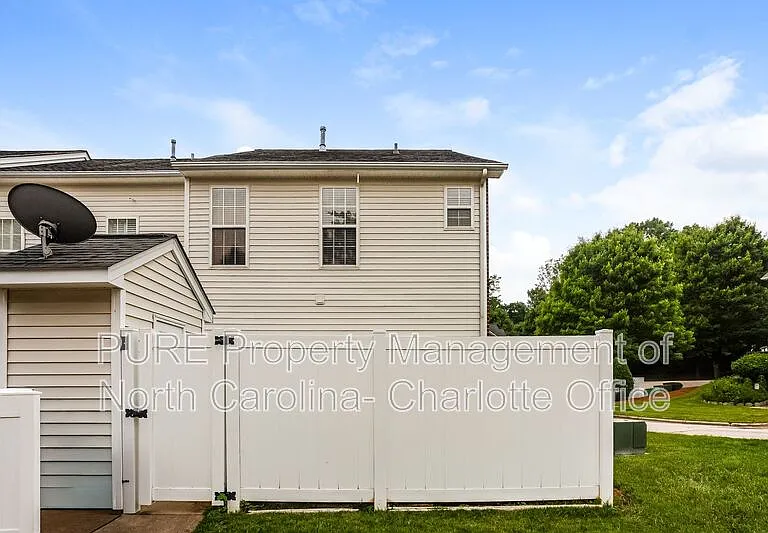 18040 Delmas Dr — Photo 17