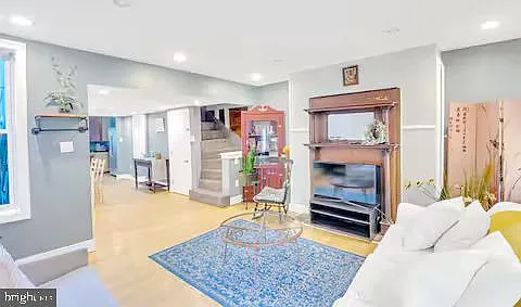 4 bed, 1.5 bath, 1192 sqft, $2,850 — Photo 4
