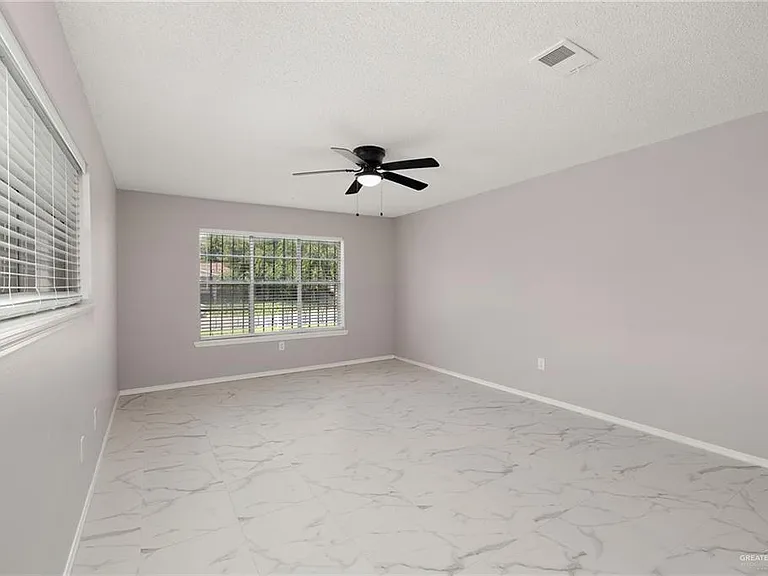 2409 Camellia Ave — Photo 3