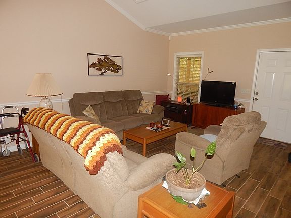 3rd image of 206 Bougainvillea Cir