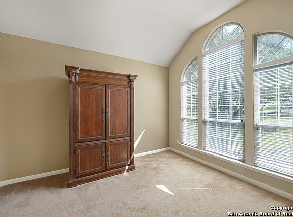 4th image of 4810 W Lake Oaks