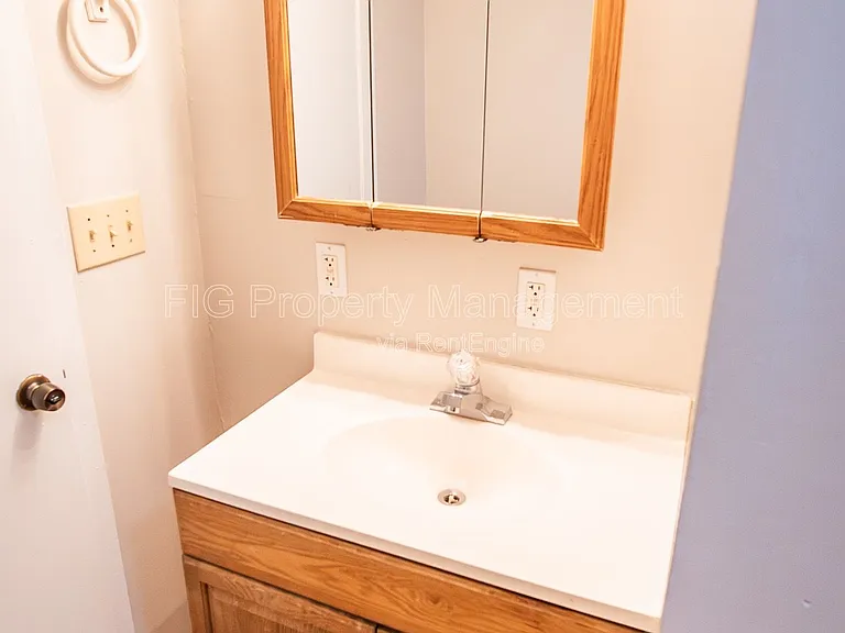 1138 Valley Dr — Photo 16