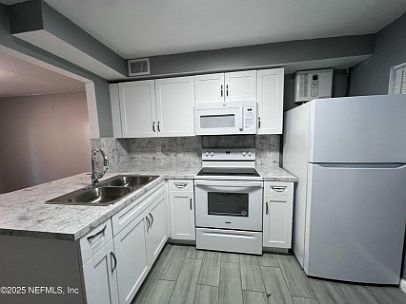 3rd image of 311 W 17th St #6A