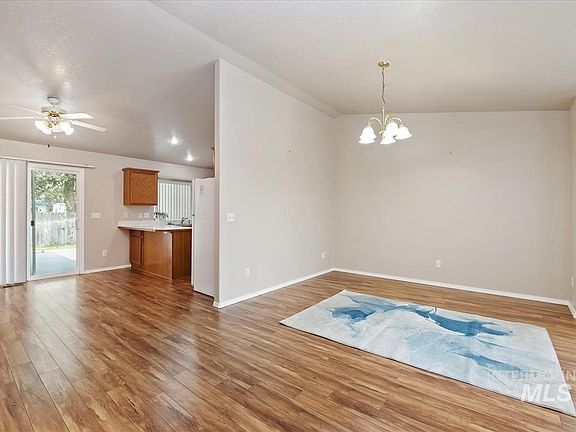 5th image of 519 Spruce Creek Dr