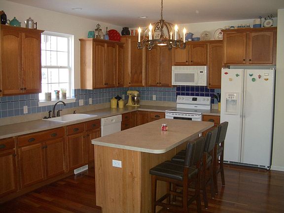 Upgraded Cherry Cabinets and fabulous appliances.
